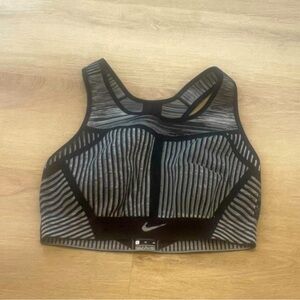 Nike flyknit FE/Nom sports bra.